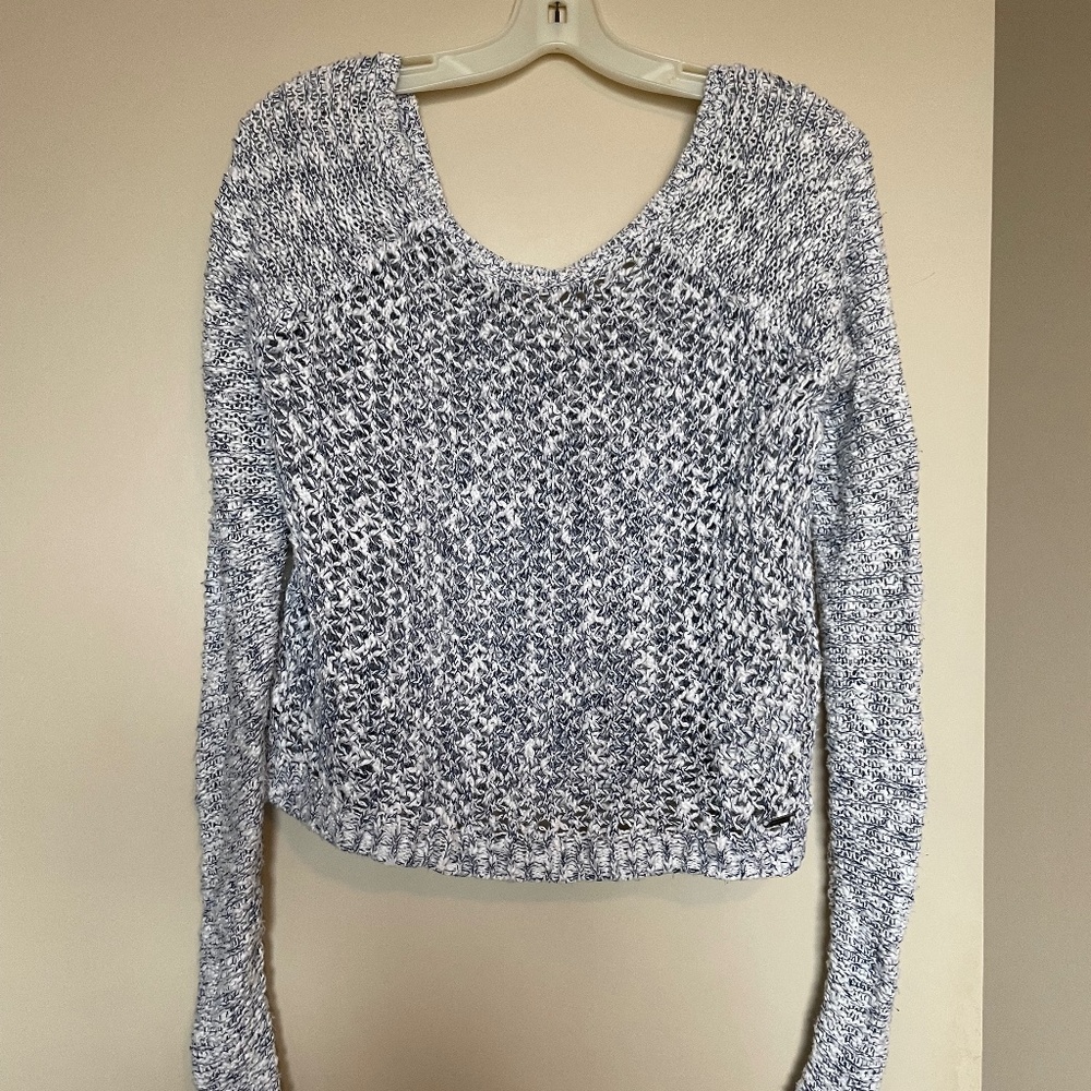 Abercrombie & Fitch blue and white sweater